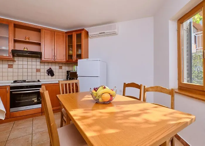 Milena 3 Opatija By Guide Apartament Lovran