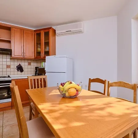 Milena 3 Opatija By Guide Apartment Lovran